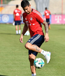 Cute soccer players 605354076111f.jpg