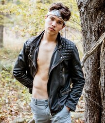 Shirtless and Leather boys 6055039c3b294.jpg