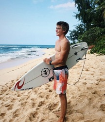 Beach boy beauty (no nudes) 605e882d055c2.jpg