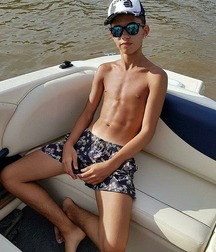 Beach boy beauty (no nudes) 605e892e76d86.jpg