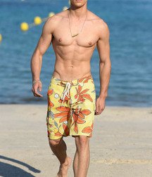 Beach boy beauty (no nudes) 605e894813426.jpg