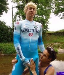 Twinks enjoys BJs 60621a95b6c5d.jpg