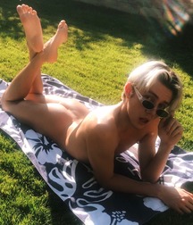Twinks enjoys BJs 60621ac691ad0.jpg