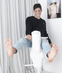 Barefoot twinks 606232d83812a.jpg