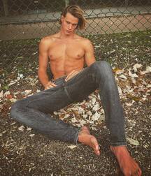 Barefoot twinks 606232f1016cf.jpg