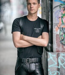 Leather and boots fetish 6062399f3e15e.jpg
