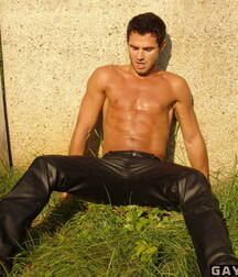 Leather and boots fetish 606239ab29ed5.jpg