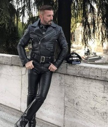 Leather and boots fetish 606239b4d9e21.jpg