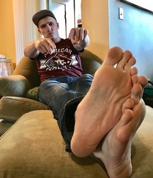 Kinky foot boys 606622e653f4a.jpg