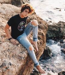 Guys lovin bare feet 6068cc6ab42e4.jpg