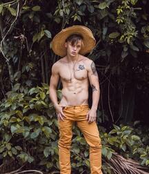 Guys lovin bare feet 6068cc6ff01a2.jpg
