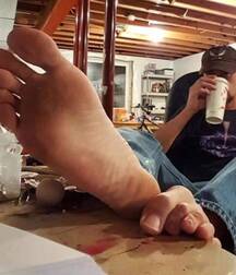 Guys lovin bare feet 6068cca3b43f8.jpg
