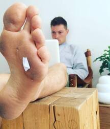 Guys lovin bare feet 6068ccb123dc2.jpg