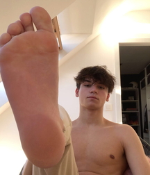 Boys overwhelming foot power 606f3b06f397b.jpg