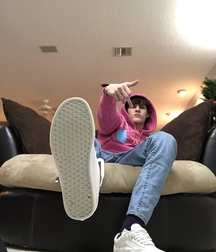 Boys overwhelming foot power 606f3b1869978.jpg