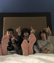 Boys overwhelming foot power 606f3b206f311.jpg