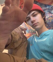 Boys overwhelming foot power 606f3b37d307a.jpg