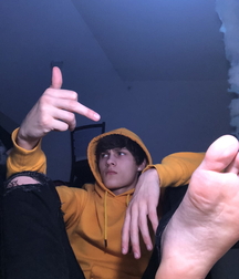 Boys overwhelming foot power 606f3bad4c6e4.jpg