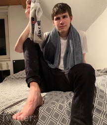 Boys overwhelming foot power 606f3bde65df4.jpg
