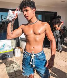 A body like an Adonis 60719483ab09a.jpg