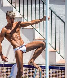 A body like an Adonis 607194b6bf2b4.jpg