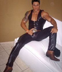 Boys and men in boots 607466ea28942.jpg
