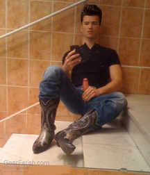 Boys and men in boots 607466fedf967.jpg
