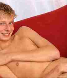 Boy and models 33 6074ace955b25.jpg