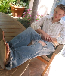 Worship the boys feet 608e7dcfe3fc5.jpg