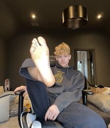 Worship the boys feet 608e7dfe6ba32.jpg