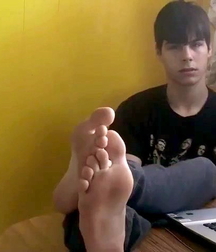 Worship the boys feet 608e7e2b2192f.jpg