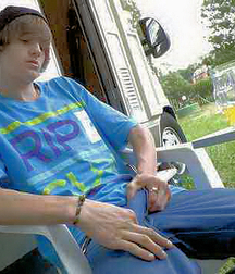 A beauty and his caravan 6090521ac3320.jpg