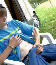 A beauty and his caravan 6090521ea7fba.jpg