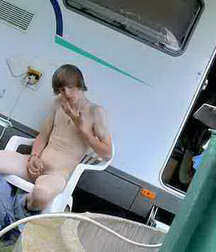 A beauty and his caravan 6090522e14640.jpg