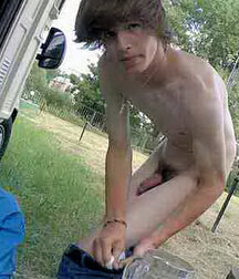 A beauty and his caravan 609052442bde0.jpg