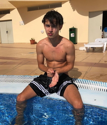 Hot in summer heat 609192ad34ec1.jpg