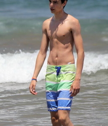 Hot in summer heat 609192c8e44ad.jpg