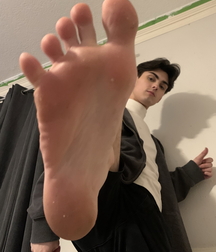Your reward is between the toes 60c9f95135106.jpg