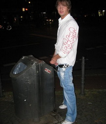 Boys need to take a piss 60ce71a2a1da7.jpg