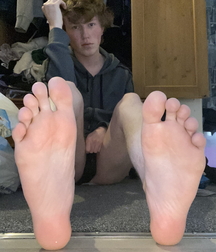 Sweat wet feet on hot days 60cf739cb95a9.jpg