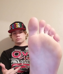 Worship hotties feet and muscles 60d113cc970ca.jpg