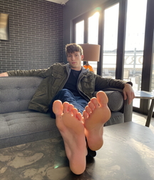 Worship hotties feet and muscles 60d113eeaf3b9.jpg