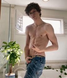 Boys and models 58 60d8a73655c46.jpg