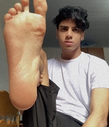 Boy Masters smelly feet 60d8d9430070c.jpg