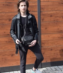 Guys wearing leather 60da423c30b20.jpg