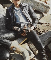 Guys wearing leather 60da424807a37.jpg