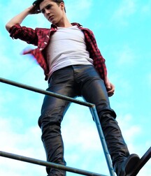 Guys wearing leather 60da424b4155d.jpg