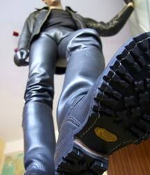 Guys wearing leather 60da426a7ea64.jpg