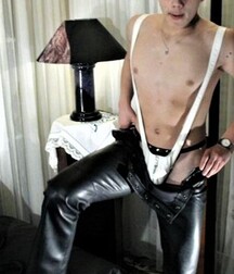 Guys wearing leather 60da428a40251.jpg