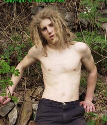 Longhair model outdoor 60da43ec0f57c.jpg